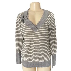 DKNY Jeans Shirt Ruffle V-Neck Striped Grey  Metallic Beaded Brooch‎ Knit Top M